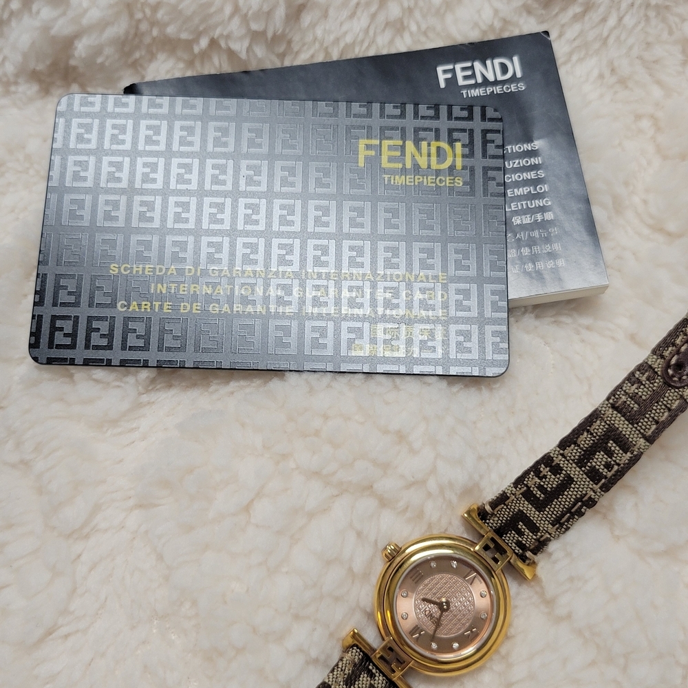 Fendi Orologi 2700L Leather Strap Watch - Picture 10 of 15